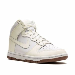 NIB NWT NEW IN BOX Nike Dunk High “Sail/Gum” Women 7.5 US